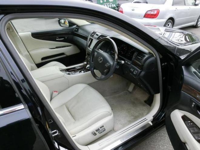 レクサスＬＳ ＬＳ６００ｈＬ後席セパレートシートパッケージ 4WD 5000 4Dr