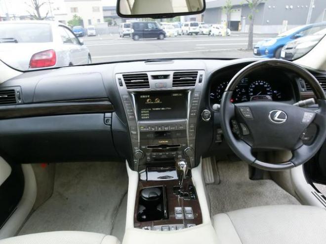 レクサスＬＳ ＬＳ６００ｈＬ後席セパレートシートパッケージ 4WD 5000 4Dr