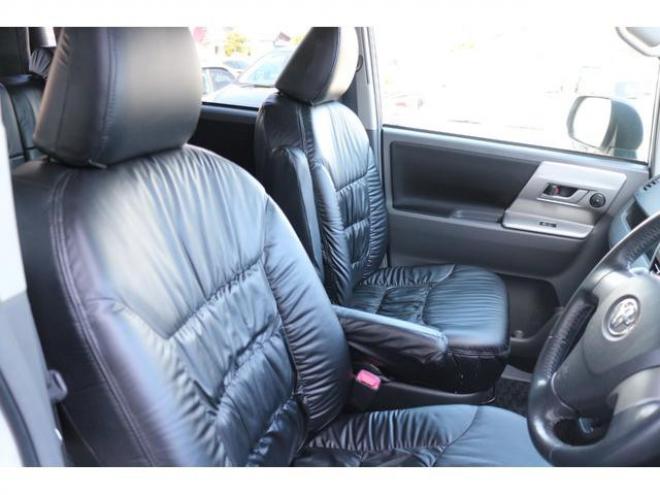 ノアＳｉ　スマートキー　４ＷＤ　アルパインフリップダウンモニター 4WD 2000 5Dr