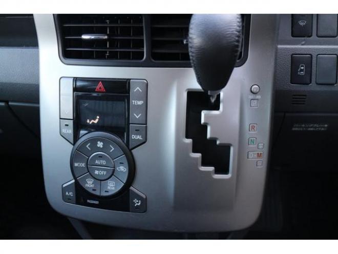 ノアＳｉ　スマートキー　４ＷＤ　アルパインフリップダウンモニター 4WD 2000 5Dr