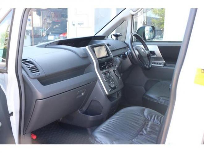 ノアＳｉ　スマートキー　４ＷＤ　アルパインフリップダウンモニター 4WD 2000 5Dr