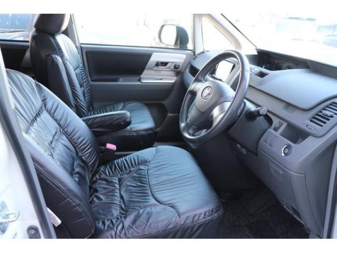 ノアＳｉ　スマートキー　４ＷＤ　アルパインフリップダウンモニター 4WD 2000 5Dr