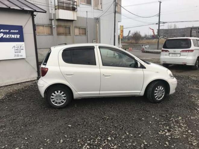 ヴィッツ1.3 F 4WD　Tチェーン車 ETC 1300 5Dr