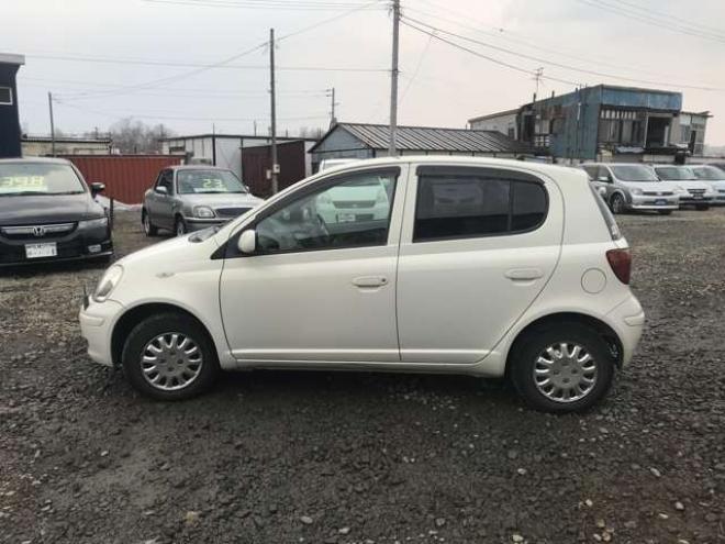 ヴィッツ1.3 F 4WD　Tチェーン車 ETC 1300 5Dr
