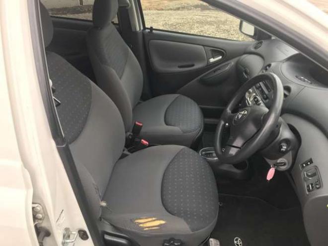 ヴィッツ1.3 F 4WD　Tチェーン車 ETC 1300 5Dr