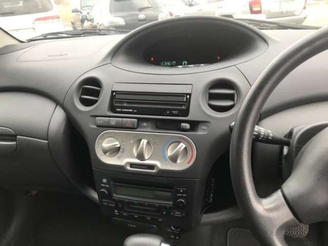 ヴィッツ1.3 F 4WD　Tチェーン車 ETC 1300 5Dr