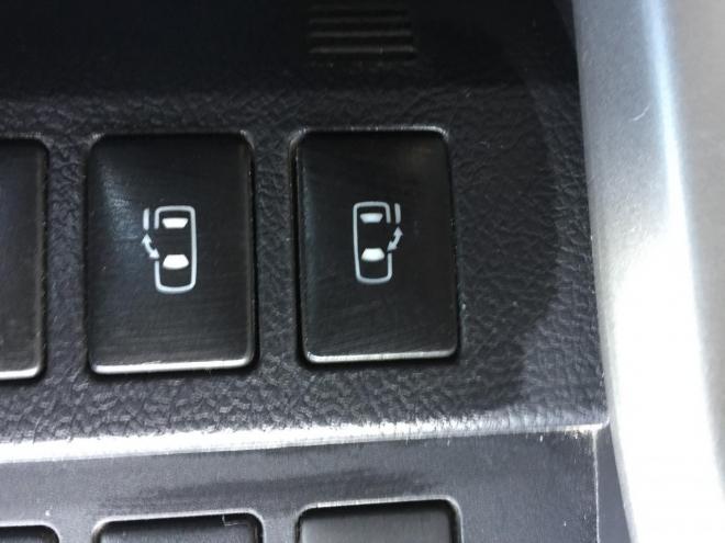 ノアSI　４WD/ETC/バックカメラ/本州仕入れの寒冷地仕様/両側パワースライドドア 4WD 2000 5Dr