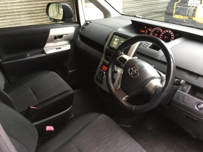 ノアSI　４WD/ETC/バックカメラ/本州仕入れの寒冷地仕様/両側パワースライドドア 4WD 2000 5Dr