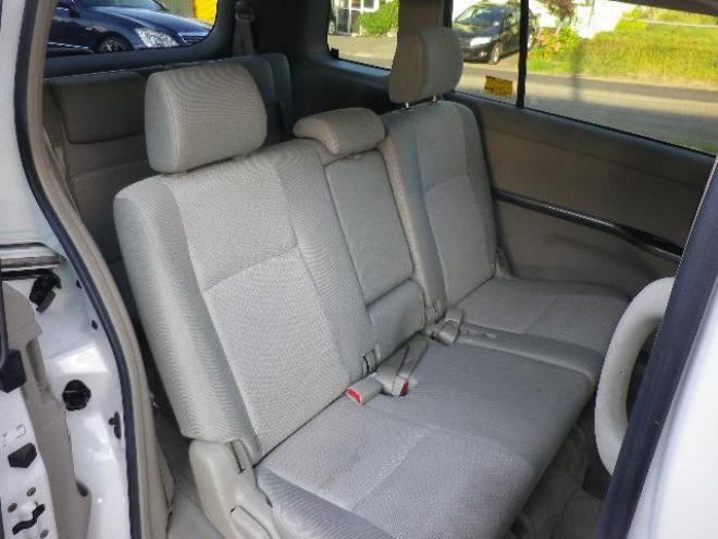 アイシスプラタナリミテッド４ＷＤ　パワスラ　ＨＤＤナビ　寒冷地仕様 4WD 2000 5Dr