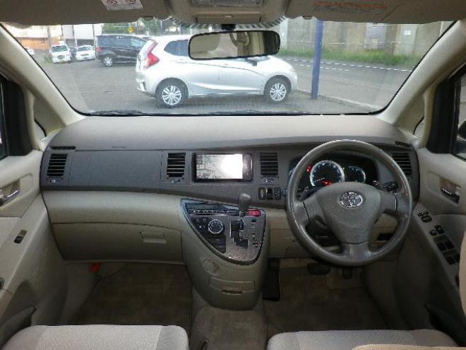 アイシスプラタナリミテッド４ＷＤ　パワスラ　ＨＤＤナビ　寒冷地仕様 4WD 2000 5Dr