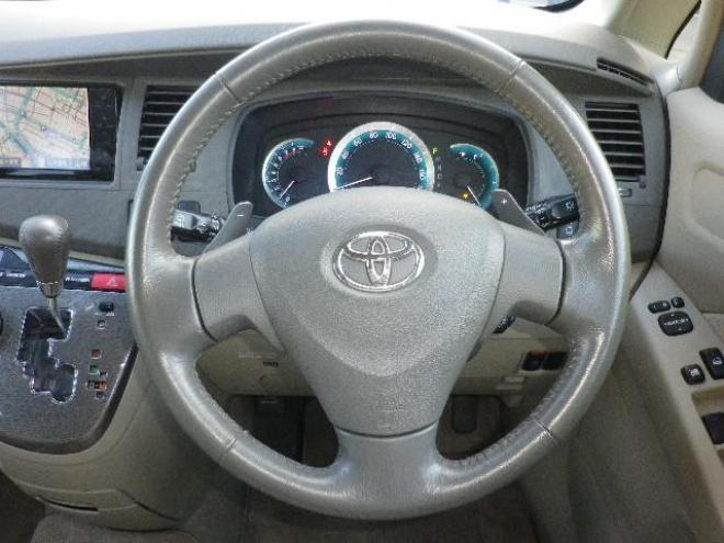 アイシスプラタナリミテッド４ＷＤ　パワスラ　ＨＤＤナビ　寒冷地仕様 4WD 2000 5Dr