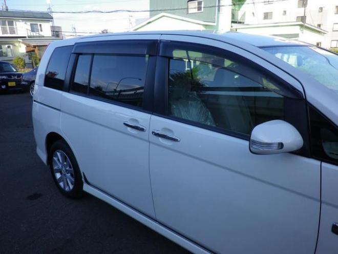 アイシスプラタナリミテッド４ＷＤ　パワスラ　ＨＤＤナビ　寒冷地仕様 4WD 2000 5Dr