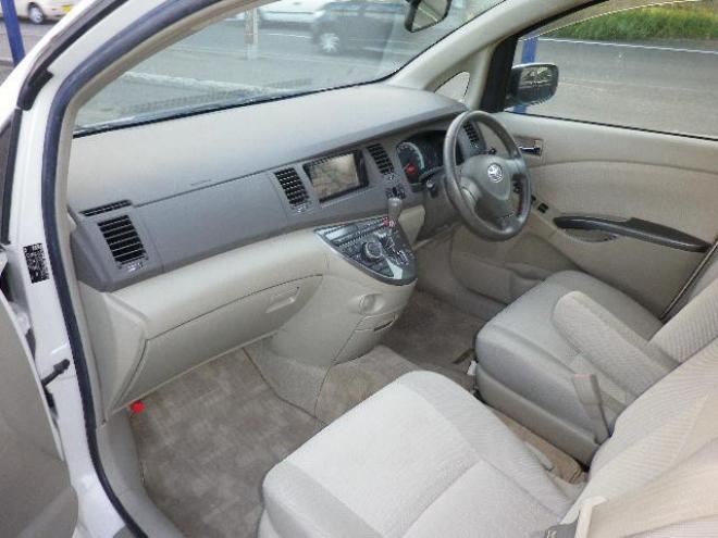 アイシスプラタナリミテッド４ＷＤ　パワスラ　ＨＤＤナビ　寒冷地仕様 4WD 2000 5Dr