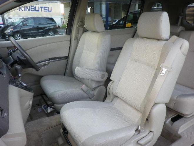 アイシスプラタナリミテッド４ＷＤ　パワスラ　ＨＤＤナビ　寒冷地仕様 4WD 2000 5Dr
