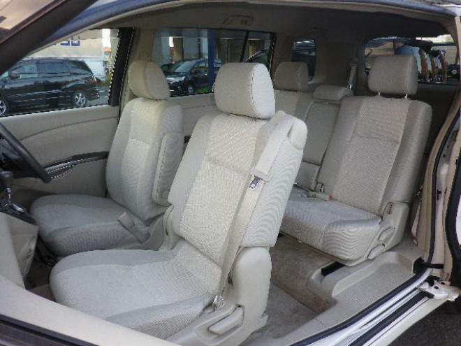 アイシスプラタナリミテッド４ＷＤ　パワスラ　ＨＤＤナビ　寒冷地仕様 4WD 2000 5Dr