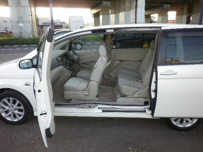 アイシスプラタナリミテッド４ＷＤ　パワスラ　ＨＤＤナビ　寒冷地仕様 4WD 2000 5Dr