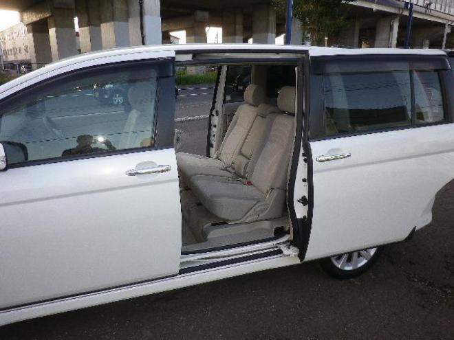 アイシスプラタナリミテッド４ＷＤ　パワスラ　ＨＤＤナビ　寒冷地仕様 4WD 2000 5Dr