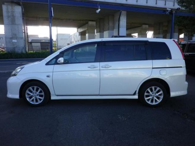 アイシスプラタナリミテッド４ＷＤ　パワスラ　ＨＤＤナビ　寒冷地仕様 4WD 2000 5Dr