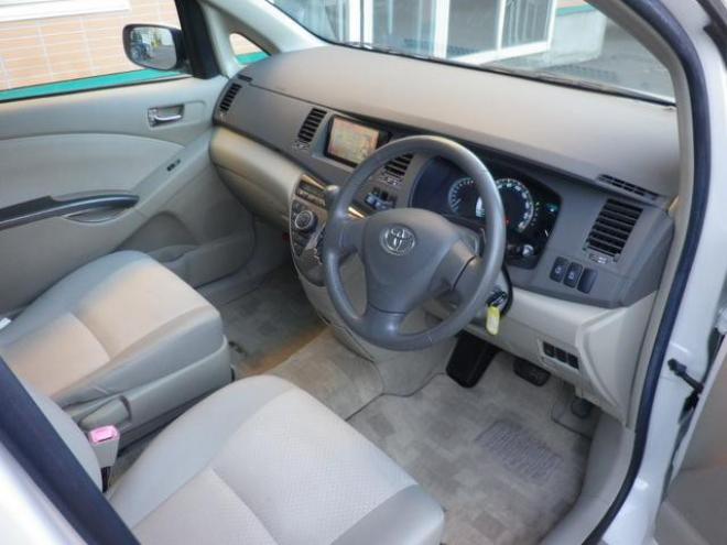 アイシスプラタナリミテッド４ＷＤ　パワスラ　ＨＤＤナビ　寒冷地仕様 4WD 2000 5Dr