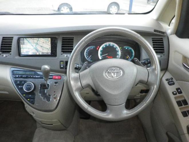 アイシスプラタナリミテッド４ＷＤ　パワスラ　ＨＤＤナビ　寒冷地仕様 4WD 2000 5Dr