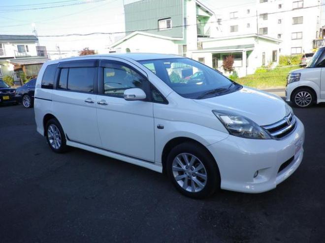 アイシスプラタナリミテッド４ＷＤ　パワスラ　ＨＤＤナビ　寒冷地仕様 4WD 2000 5Dr