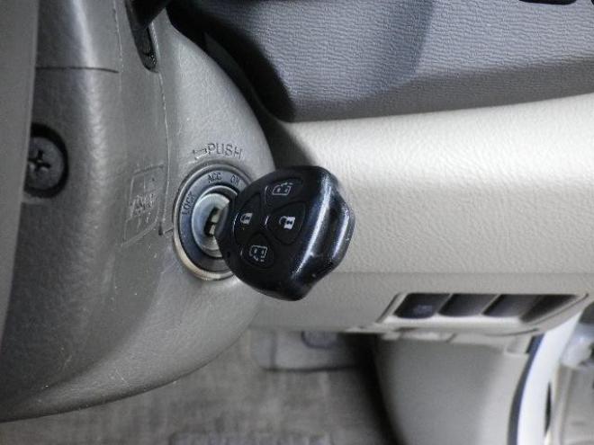 アイシスプラタナリミテッド４ＷＤ　パワスラ　ＨＤＤナビ　寒冷地仕様 4WD 2000 5Dr