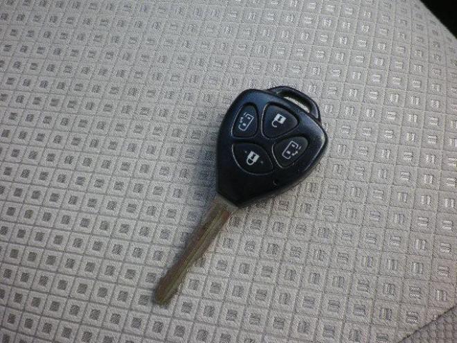アイシスプラタナリミテッド４ＷＤ　パワスラ　ＨＤＤナビ　寒冷地仕様 4WD 2000 5Dr