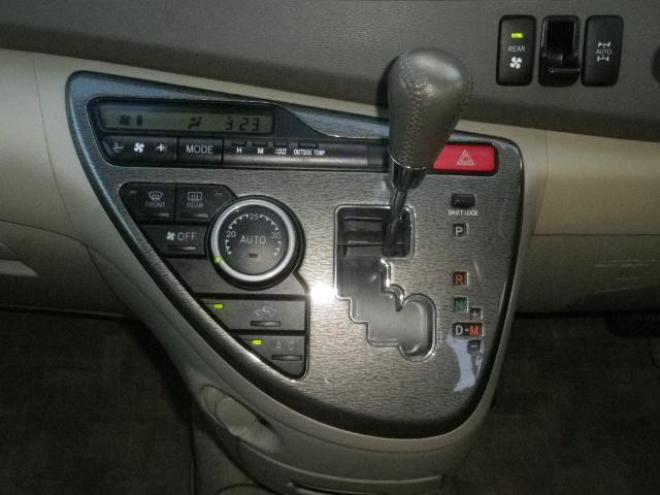 アイシスプラタナリミテッド４ＷＤ　パワスラ　ＨＤＤナビ　寒冷地仕様 4WD 2000 5Dr