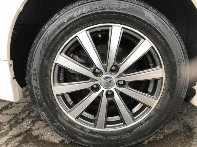 マークXジオ２４０Ｆ エアロツアラ―　☆特別限定車☆　純正ＨＤＤナビ（ミュージックサーバー・バックカメラ）　エアロツアラーバンパー・グリル　ＥＮＫＥＩ ＳＭＡＣＫ１６インチＡＷ　プッシュスタート　オートライト　スマートキー　７人乗り　ＥＴＣ　ＨＩＤ　タイミングチェーン　カタログ燃費１２．０km/Ｌ　４WD 2400 5Dr