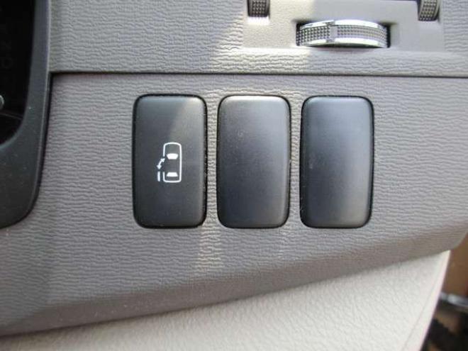 アイシス2.0 G 4WD　左パワースライドドアー 2000 5Dr
