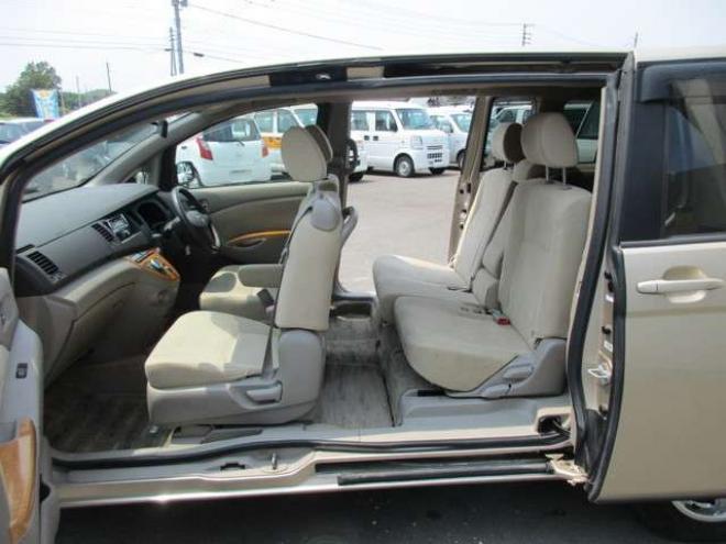 アイシス2.0 G 4WD　左パワースライドドアー 2000 5Dr