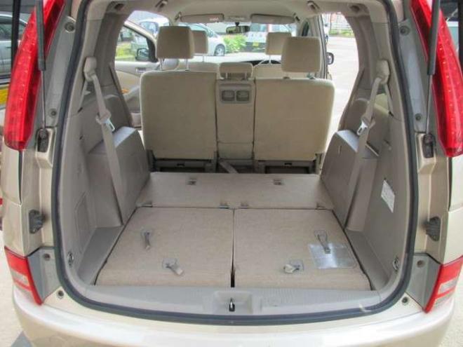 アイシス2.0 G 4WD　左パワースライドドアー 2000 5Dr