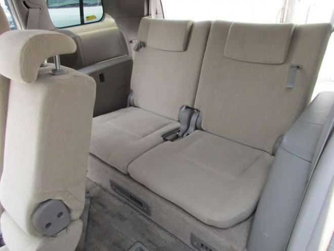 アイシス2.0 G 4WD　左パワースライドドアー 2000 5Dr