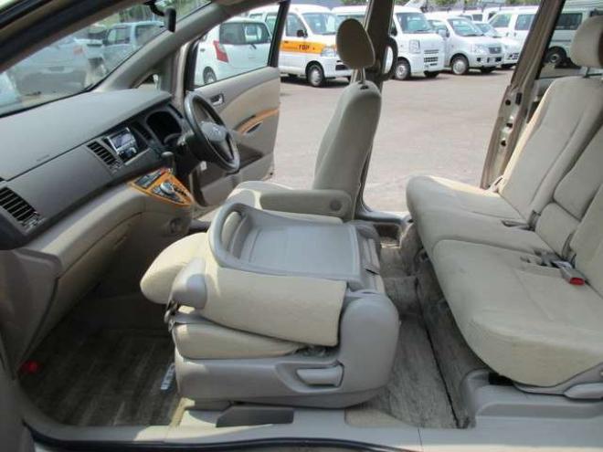 アイシス2.0 G 4WD　左パワースライドドアー 2000 5Dr