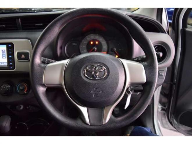 ヴィッツ1.3 F 4WD　寒冷地仕様　純正SDナビ　バックモニター 1300 5Dr