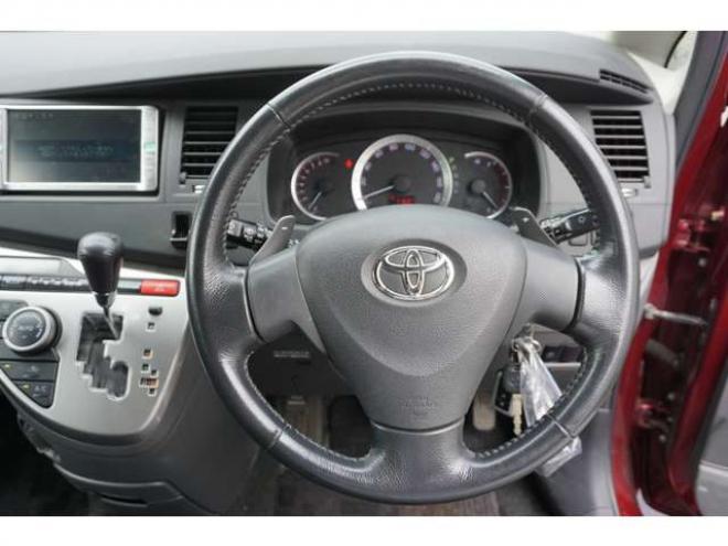 アイシス2.0 プラタナ 4WD　純正DVDナビ・パワースライド 2000 5Dr
