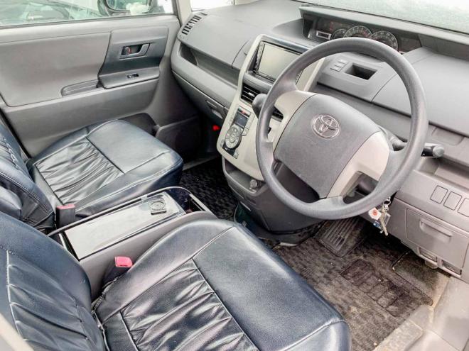 ノアYY　４ＷＤ　禁煙車　寒冷地仕様　１年保証　ナビ Bカメラ 夏冬タイヤ