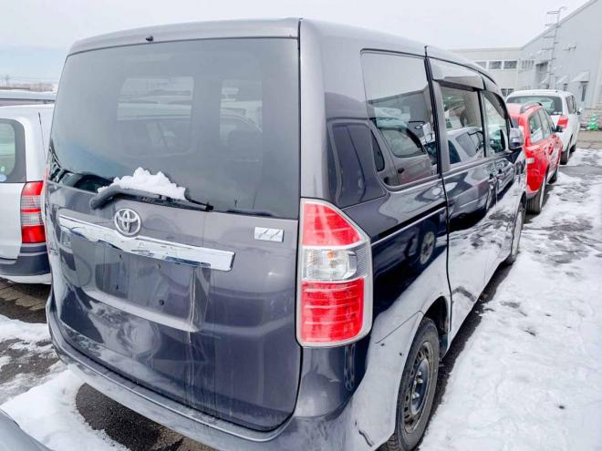 ノアYY　４ＷＤ　禁煙車　寒冷地仕様　１年保証　ナビ Bカメラ 夏冬タイヤ