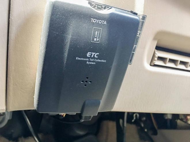ランドクルーザー４ＷＤ　禁煙車　寒冷地仕様　１年保証 サンルーフ タイベル換済　革シート ETC ナビ 電動シート　クルコン