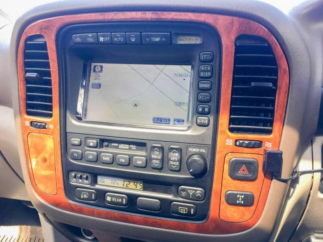ランドクルーザー４ＷＤ　禁煙車　寒冷地仕様　１年保証 サンルーフ タイベル換済　革シート ETC ナビ 電動シート　クルコン