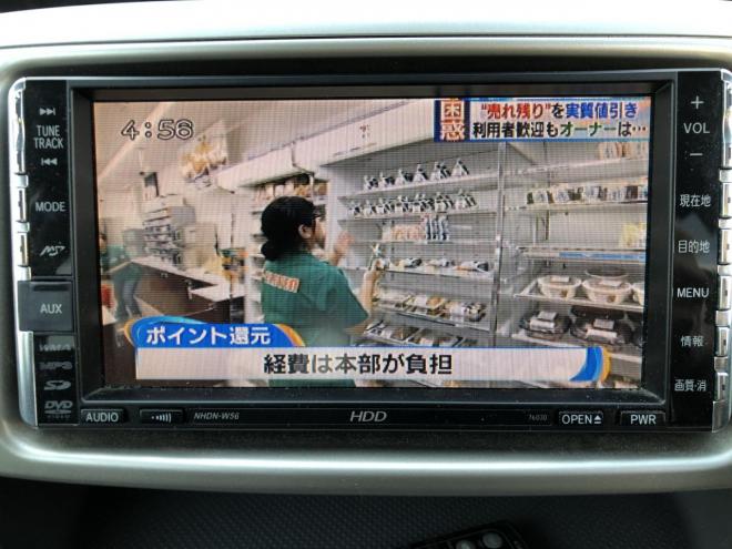 ヴォクシーＺ　煌　純正ＨＤＤナビ（ミュージックサーバー・ＤＶＤ再生・地デジフルセグ）　バックカメラ　フリップダウンモニター　両側パワースライドドア　４WDオートモードスイッチ　ＥＴＣ　ＨＩＤ　寒冷地仕様　Ｇｌｉｔｚｅｒ１７インチＡＷ　キーレスキー　タイミングチェーン　カタログ燃費１２．６km/L　4WD
