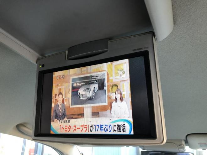 ヴォクシーＺ　煌　純正ＨＤＤナビ（ミュージックサーバー・ＤＶＤ再生・地デジフルセグ）　バックカメラ　フリップダウンモニター　両側パワースライドドア　４WDオートモードスイッチ　ＥＴＣ　ＨＩＤ　寒冷地仕様　Ｇｌｉｔｚｅｒ１７インチＡＷ　キーレスキー　タイミングチェーン　カタログ燃費１２．６km/L　4WD