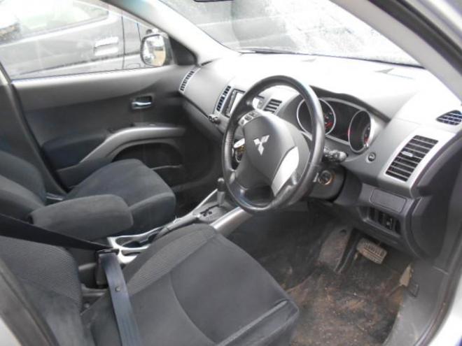 アウトランダー 4WD 2.35 5Dr