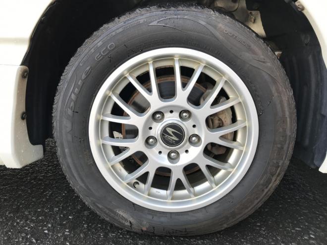 ヴォクシーZ煌　☆特別限定車☆　純正HDDナビ（ミュージックサーバー・DVD再生可）　バックカメラ　両側パワースライドドア　S-HOLD15インチAW　４WDオートモードスイッチ　ステアリングシフト　タイミングチェーン　キーレス　HID　カタログ燃費１３．２ｋｍ／L　4WD 2000 5Dr