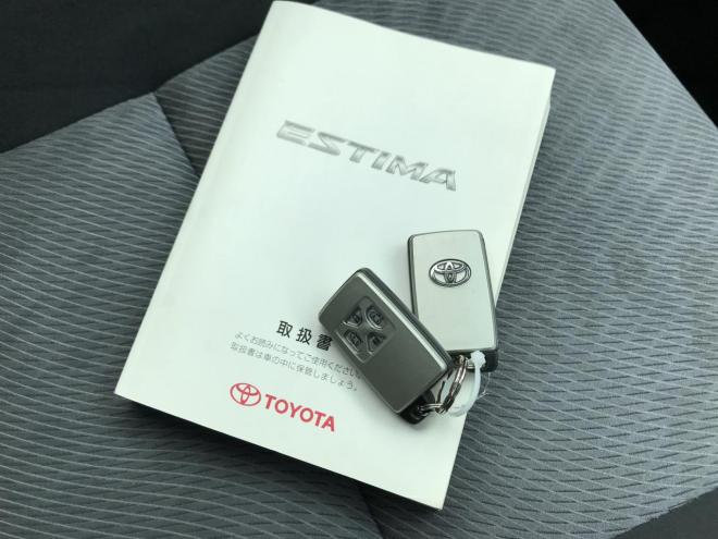 エスティマアエラス　両側パワースライドドア　ストラーダSDナビ（フルセグTV・DVD再生可）　バックカメラ　純正フリップダウンモニター　キャプテンシート　5ZIGEN SPORTS ENGINE18インチAW　オートライト　ウィンカーミラー　プッシュスタート　タイミングチェーン　ETC　ＨＩＤ　カタログ燃費１１．４km/L　4WD 2400 5Dr