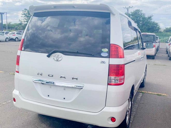 ノアＸ リミテッド ４ＷＤ　禁煙車　寒冷地仕様　１年保証 ETC Pスラ