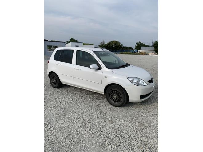 デミオ1.3カジュアル e-4WD 4WD 1300 5Dr