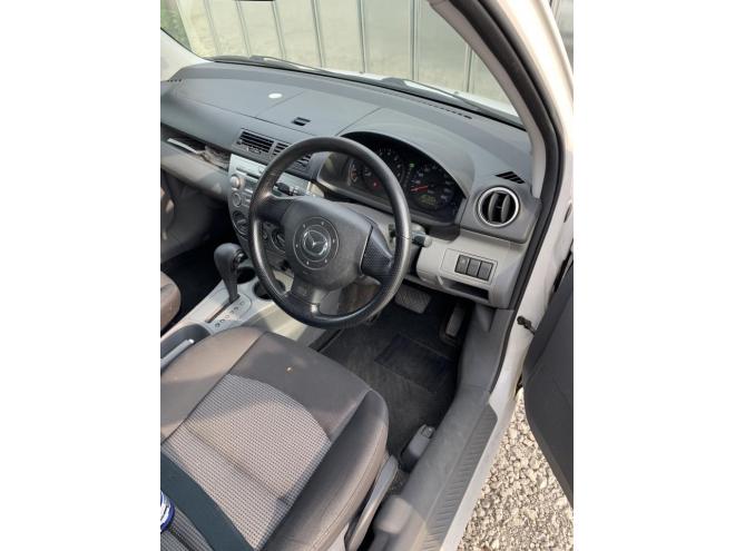デミオ1.3カジュアル e-4WD 4WD 1300 5Dr