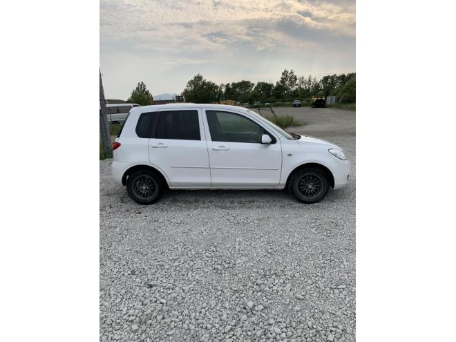 デミオ1.3カジュアル e-4WD 4WD 1300 5Dr