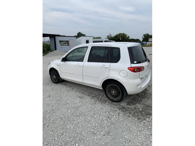 デミオ1.3カジュアル e-4WD 4WD 1300 5Dr